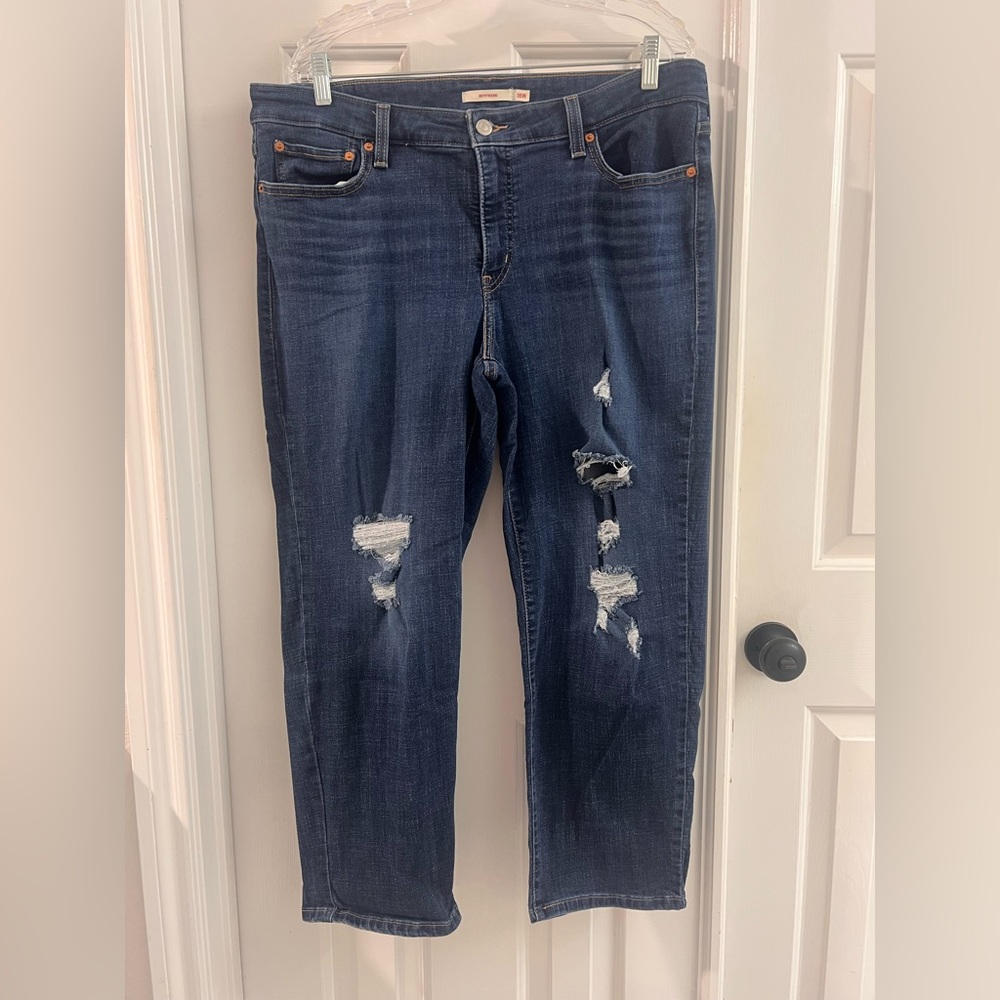 Levi's women’s distressed Boyfriend Fit Jeans in Classic Blue 18W